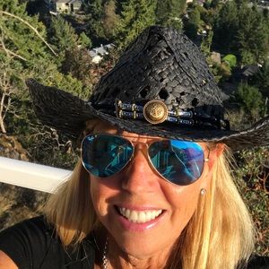 Meet your Posher, Deanne